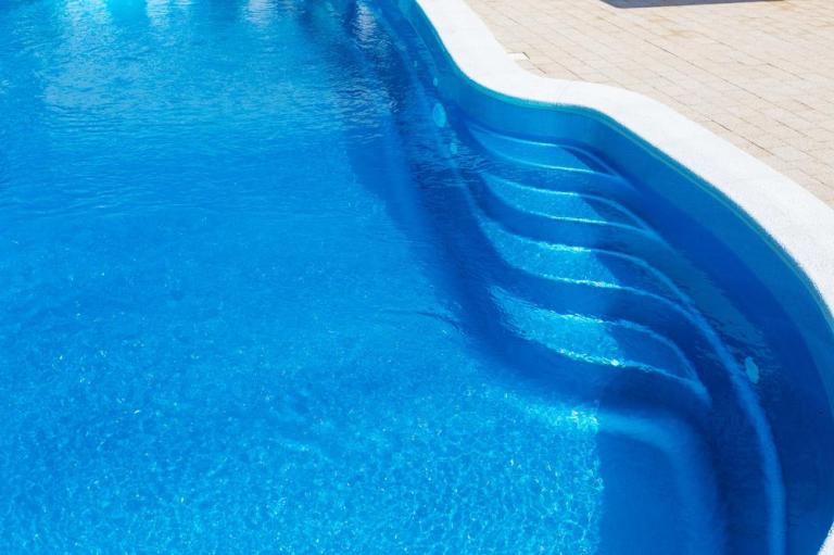Nos conseils pour choisir une piscine coque à Léognan